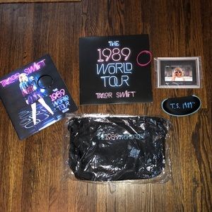 Taylor Swift’s VIP 1989 World Tour Set